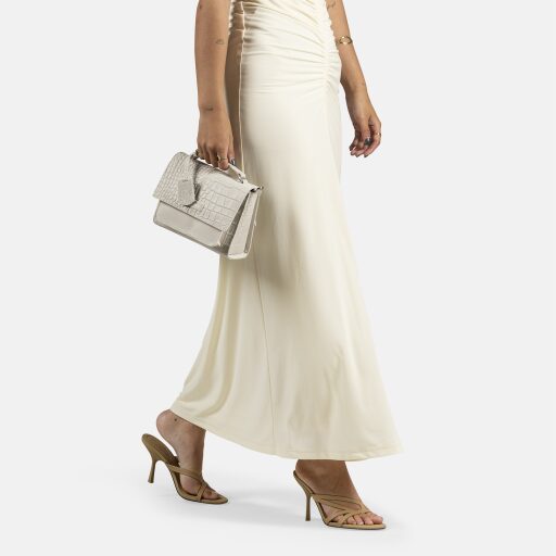BURKELY Dámska crossbody kabelka Cool Colbie 1000440.29.01 smotanová v ruke
