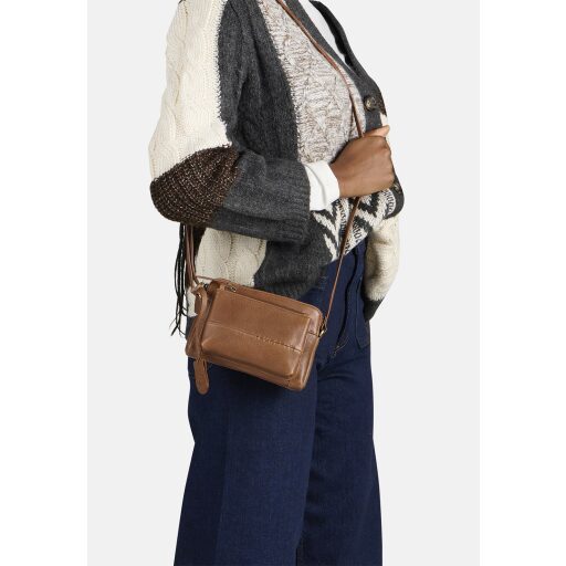 BURKELY Kožená crossbody kabelka na mobil Natural Norah 1000820.04.24 koňaková