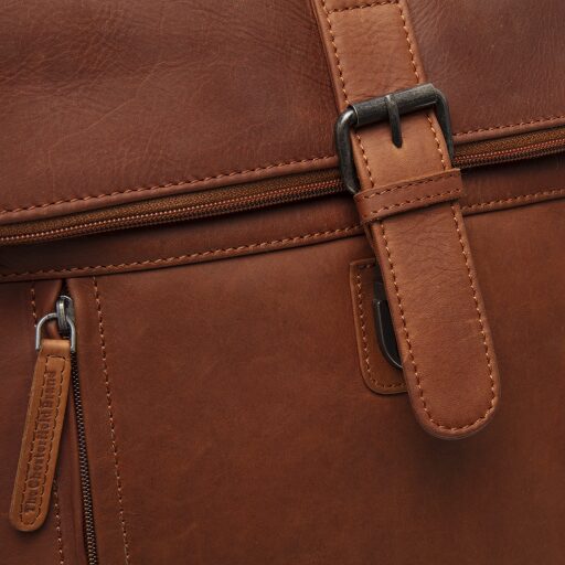 The Chesterfield Brand Rolovací batoh Larsson C58.033831 koňakový na chrbte detail