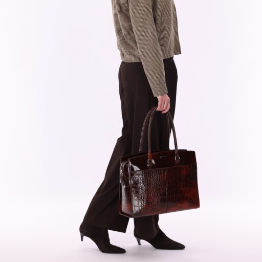 BURKELY dámska kabelka na notebook 15,6" Cool Colbie 1000432.29.97 burgundy v ruke