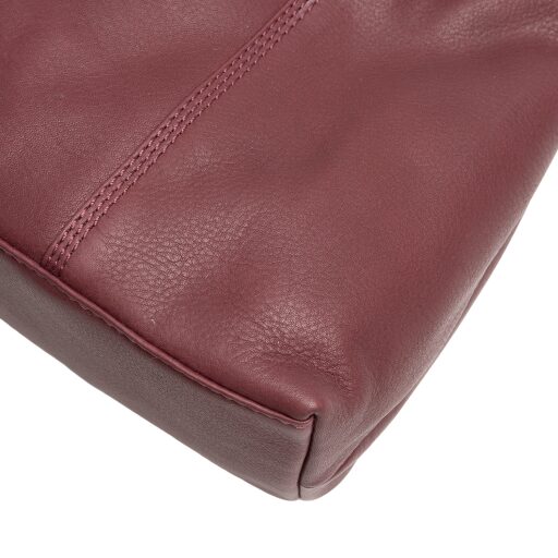 The Chesterfield Brand Dámska kabelka cez rameno Marvos C48.142418 vínovo červená detail