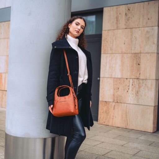 The Chesterfield Brand Dámska kožená kabelka do ruky aj cez rameno Lunera C48.140031 koňaková