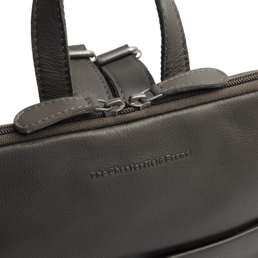 The Chesterfield Brand dámsky kožený batoh do mesta Elara C58.034833 tmavo šedý logo