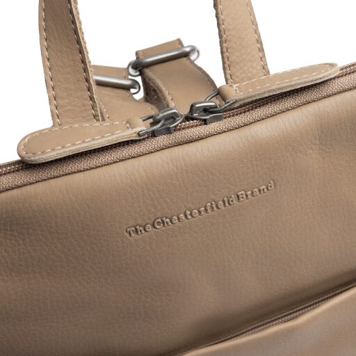 The Chesterfield Brand dámsky kožený batoh do mesta Elara C58.034839 béžový logo