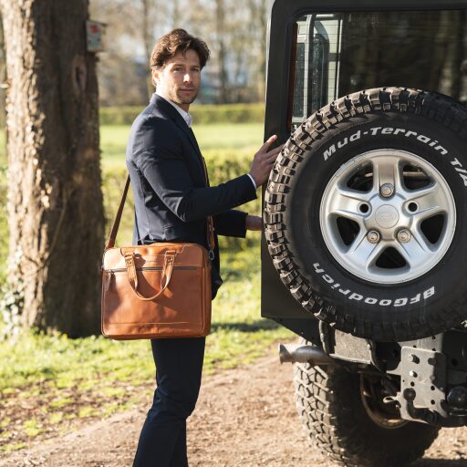 The Chesterfield Brand Kožená byznys taška na notebook Montara C40.110631 koňaková