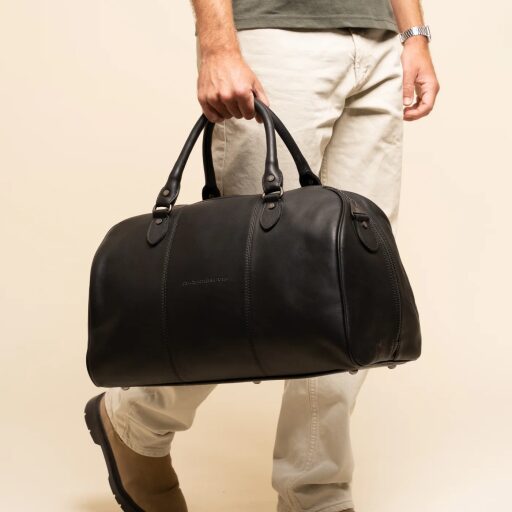 The Chesterfield Brand Kožená cestovná taška - weekender C20.007000 Liam II čierna v ruke