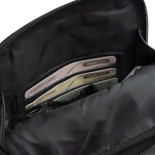 The Chesterfield Brand Kožená crossbody taška Isley C58.034700 čierna vnútorné priehradky