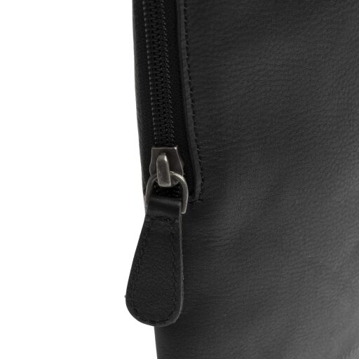 The Chesterfield Brand Kožená crossbody taška Isley C58.034700 čierna zips