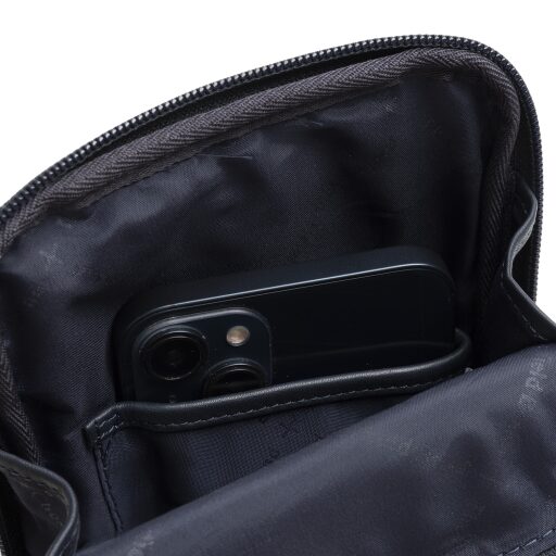 The Chesterfield Brand Kožená crossbody taška Isley C58.034710 tmavomodrá otvorená