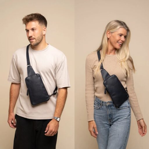 The Chesterfield Brand Kožená crossbody taška Isley C58.034710 tmavo modrá pánska aj dámska