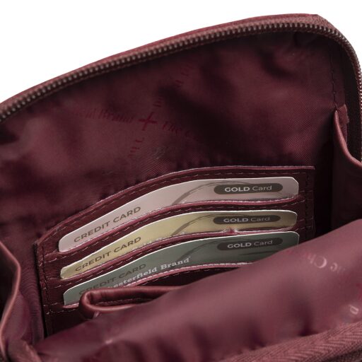 The Chesterfield Brand Kožená crossbody taška Isley C58.034718 vínovo červená vnútorné vrecko