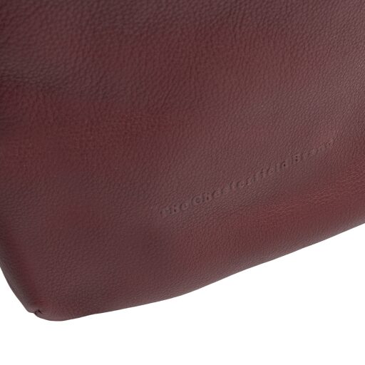 The Chesterfield Brand Kožená crossbody taška Isley C58.034718 vínovo červená logo