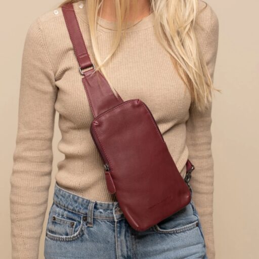 The Chesterfield Brand Kožená crossbody taška Isley C58.034718 vínovo červená ako crossbody