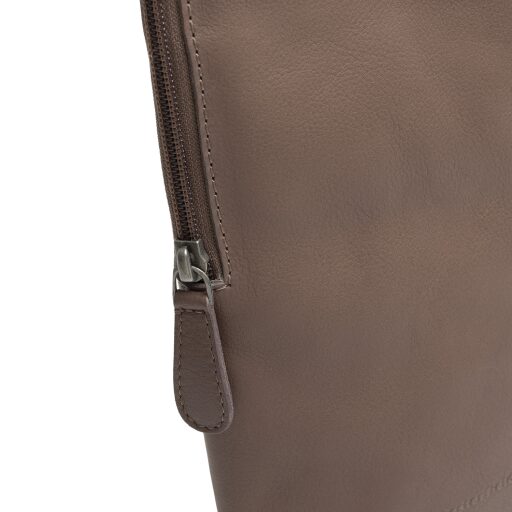 The Chesterfield Brand Kožená crossbody taška Isley C58.034740 hnedá zips