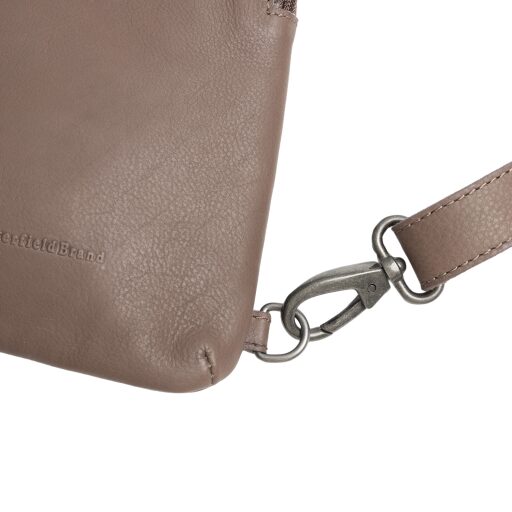 The Chesterfield Brand Kožená crossbody taška Isley C58.034740 hnedá detail