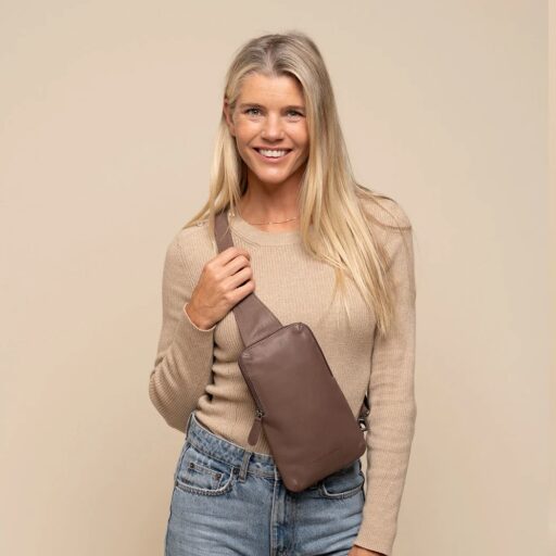 The Chesterfield Brand Kožená crossbody taška Isley C58.034740 hnedá ako crossbody
