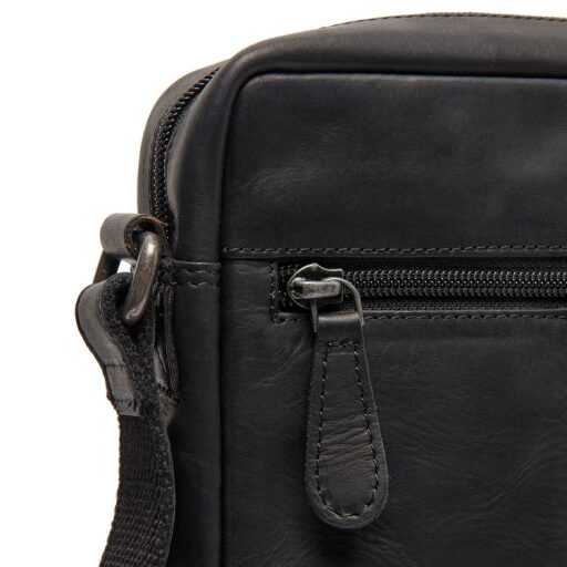 The Chesterfield Brand Kožená crossbody taška na doklady Laveno C48.138600 čierna zadné vrecko
