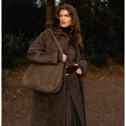 BURKELY kožená hobo kabelka Sierra 1002103.25.25 svetlohnedá na modelke
