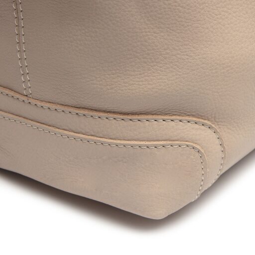 The Chesterfield Brand Kožená kabelka do ruky aj cez rameno Astero C48.142306 smotanová detail