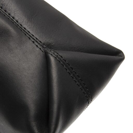 The Chesterfield Brand Dámska kožená kabelka cez rameno Christie C48.138100 čierna detail