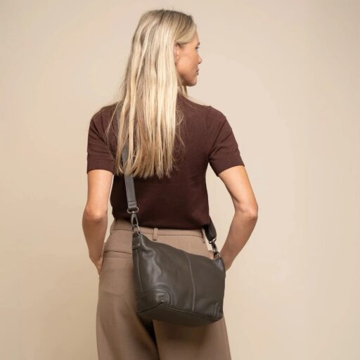 The Chesterfield Brand Kožená kabelka do ruky aj cez rameno Zarita C48.142233 tmavo sivá ako crossbody
