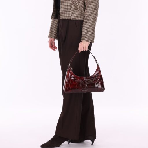 BURKELY kožená kabelka do ruky aj cez rameno Cool Colbie 1000862.29.97 burgundy s postavou