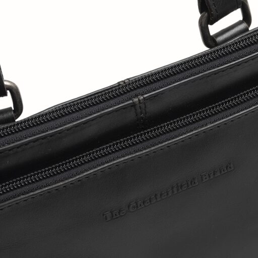 The Chesterfield Brand kožená kabelka cez rameno / crossbody Caia C48.144600 čierna logo