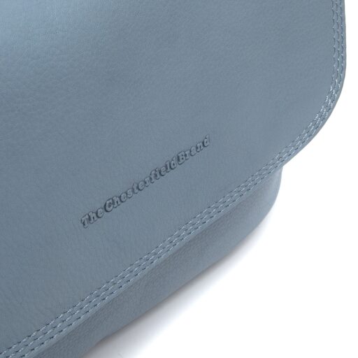 The Chesterfield Brand Kožená kabelka cez rameno Miloa C48.142115 svetlomodrá logo