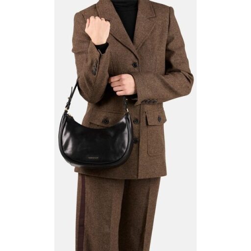BURKELY kožená kabelka cez rameno Vintage Veda 1001503.77.10 čierna na modelke