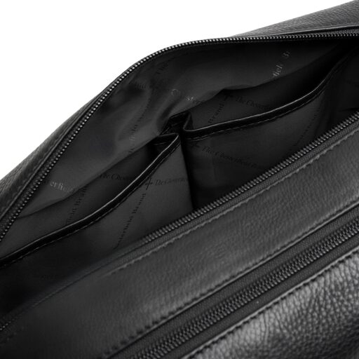 The Chesterfield Brand Kožená kozmetická taška Montelaro C08.063900 čierna otvorená