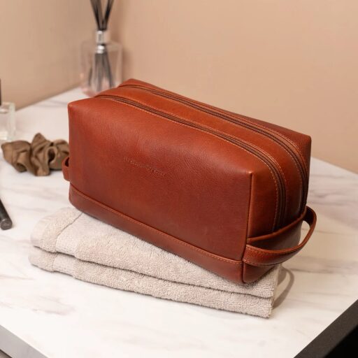 The Chesterfield Brand Kožená kozmetická taška Montelaro C08.063931 koňaková produkt foto