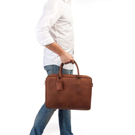 BURKELY Kožená taška na notebook 15,6" Taylor Worker 9007979.22.24 koňaková v ruke