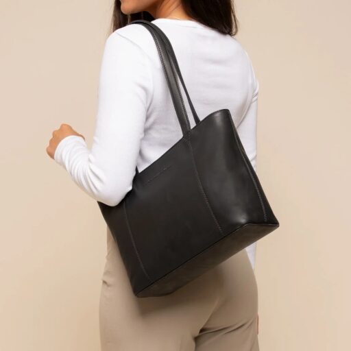 The Chesterfield Brand Kožená shopper kabelka Anira C38.023100 čierna cez rameno