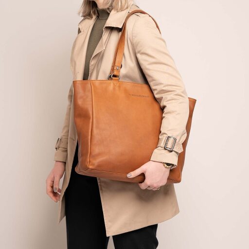 Kožená shopper kabelka na notebook The Chesterfield Brand BERLIN C38.016031 koňak cez rameno