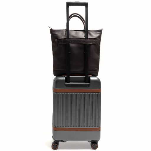 The Chesterfield Brand kožená shopper kabelka na notebook Westbrook C38.022701 hnedá popruh na rukoväť kufra