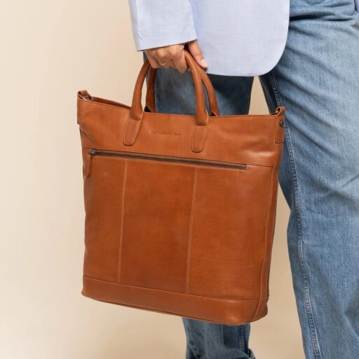 The Chesterfield Brand kožená shopper kabelka na notebook Westbrook C38.022731 koňaková v ruke