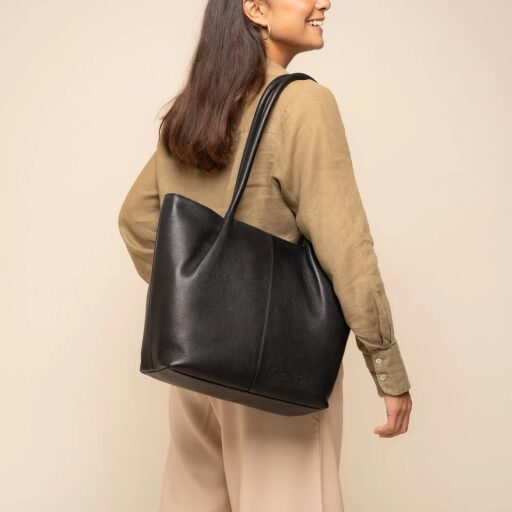 The Chesterfield Brand Kožená shopper kabelka C38.023000 čierna cez rameno