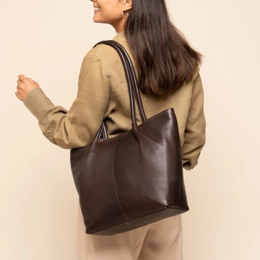 The Chesterfield Brand Kožená shopper kabelka Vespera C38.023001 hnedá cez rameno