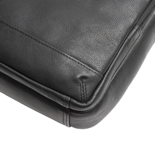 The Chesterfield Brand kožená taška na doklady Valtorio C48.144500 čierna detail