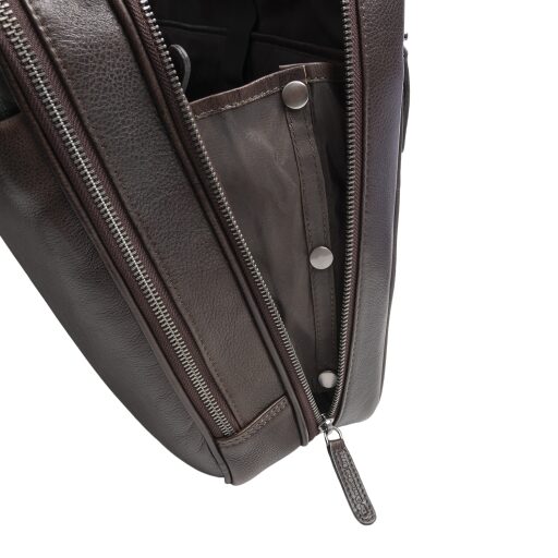 The Chesterfield Brand Kožená taška na notebook 15" Venturo C40.110801 hnedá rozopnutý bok