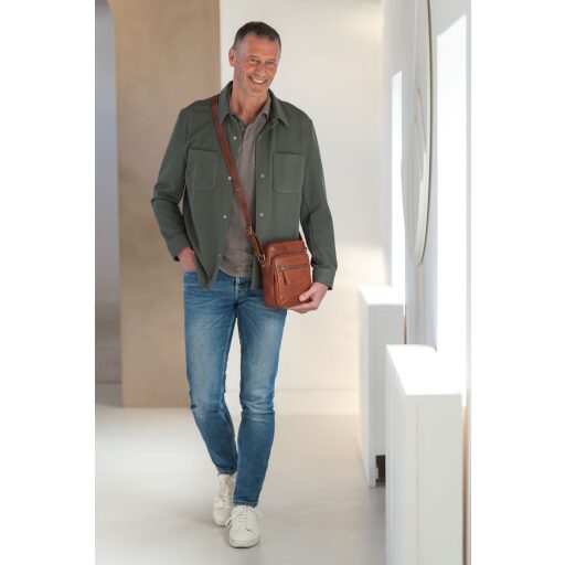 The Chesterfield Brand Kožená taška cez rameno na doklady Amantea C48.137631 koňaková