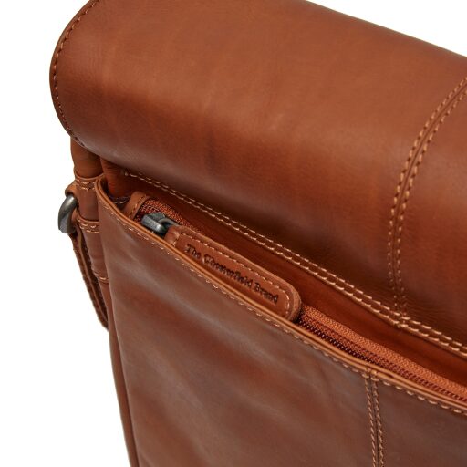 Kožená taška cez rameno s klopou The Chesterfield Brand Raphael C48.055131 koňak