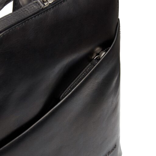 The Chesterfield Brand Dámsky kožený batoh do mesta Claire C58.023500 čierny detail zipsovej priehradky