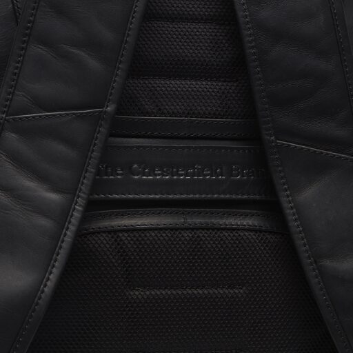 The Chesterfield Brand Kožený batoh na notebook Marek čierny detail chrbát