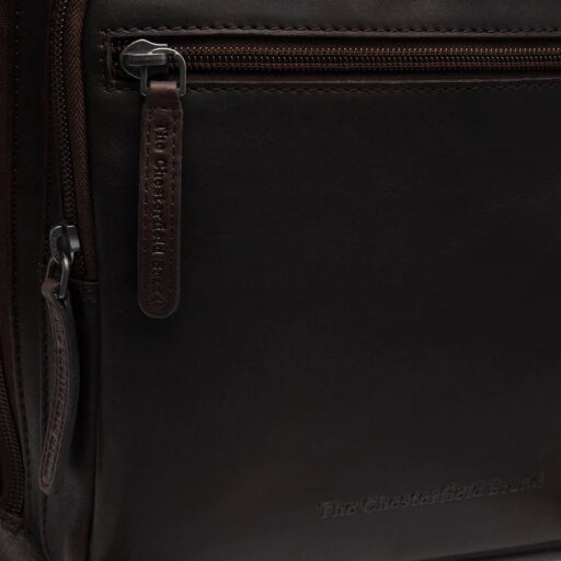 The Chesterfield Brand Kožený batoh na notebook Calden C58.071201 hnedý detail predného vrecka