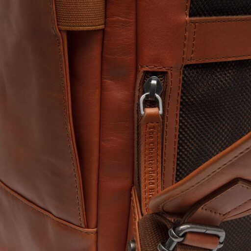 The Chesterfield Brand Kožený batoh na notebook Calden C58.071231 koňakový detail zadné vrecko