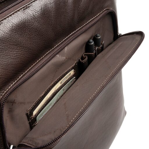 The Chesterfield Brand Kožený batoh na notebook Rosverra C58.034901 hnedý predné vrecko