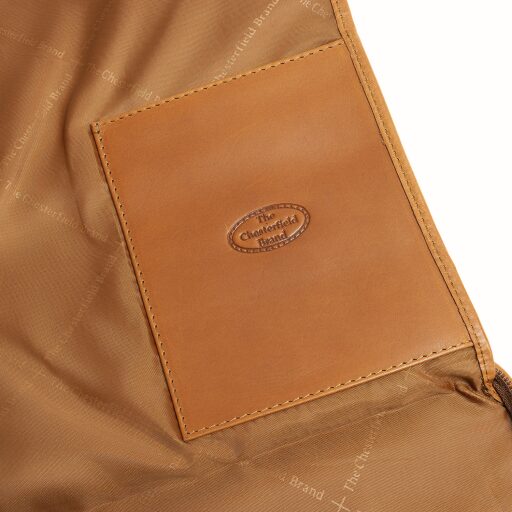 The Chesterfield Brand kožený obal na oblečenie Carson C20.006631 koňakový detail