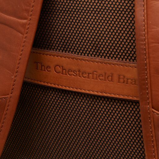 Kožený business batoh na notebook The Chesterfield Brand Savona koňakový C58.032231 - popruh na pripevnenie k rukoväti kufra na zadnej strane batohu