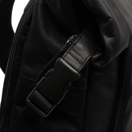 The Chesterfield Brand Roll top kožený batoh na notebook Remo C58.071300 čierny detail